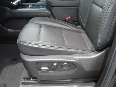 Certified 2025 GMC Yukon XL Denali AWD/4WD image 10
