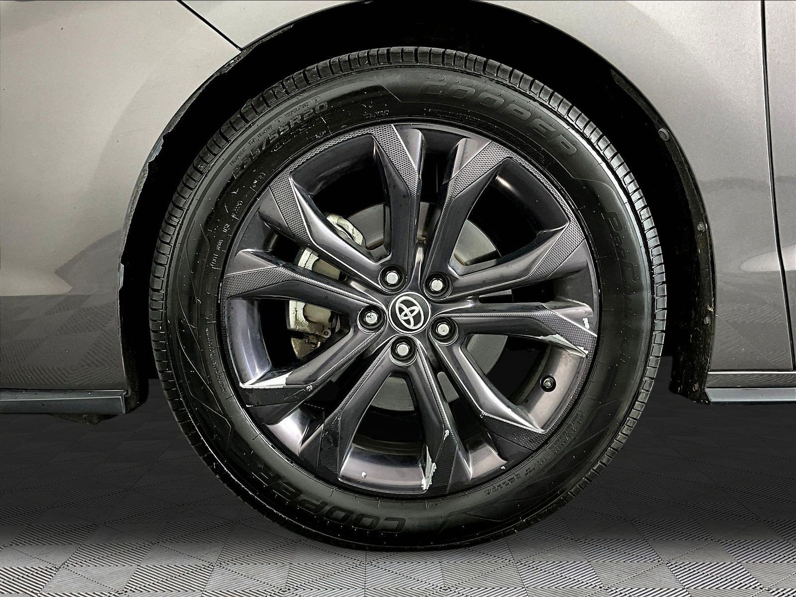 Used 2021 Toyota Sienna XSE FWD image 31