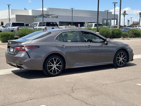 Used 2024 Toyota Camry SE w/ Convenience Package image 5