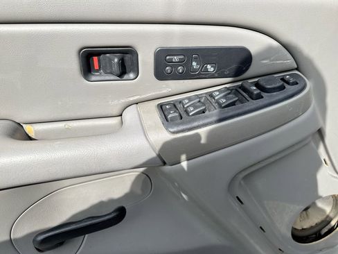 Used 2005 Chevrolet Silverado 2500 LT w/ Heavy-Duty Power Package image 19