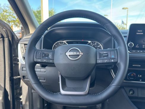 Certified 2025 Nissan Rogue SV image 12