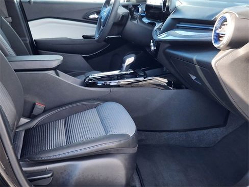 Used 2025 Chevrolet Trax LT image 22