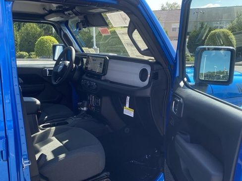 New 2025 Jeep Gladiator Willys image 28