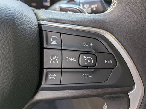 New 2025 Jeep Grand Cherokee Limited w/ Black Appearance Package image 19