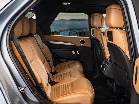 Used 2023 Land Rover Discovery S R-Dynamic image 42