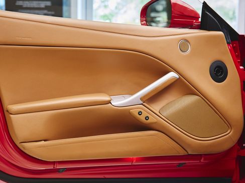 Used 2014 Ferrari F12 Berlinetta RWD image 34