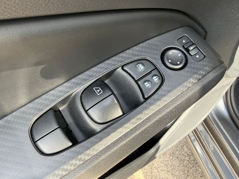 Used 2025 Nissan Altima 2.5 SV FWD image 13