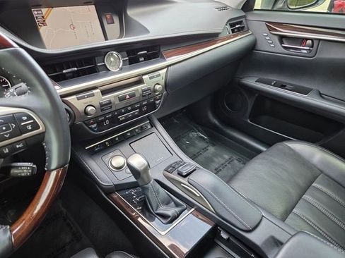 Used 2017 Lexus ES 350 w/ Ultra Luxury Package FWD image 34