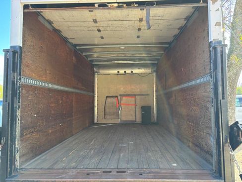 Used 2004 Ford E-350 and Econoline 350 Super Duty RWD image 8