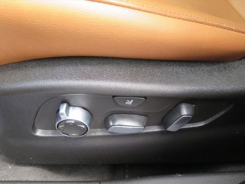 Used 2019 Cadillac XT4 Premium Luxury AWD/4WD image 11