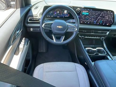 Used 2025 Chevrolet Traverse LT AWD/4WD image 13