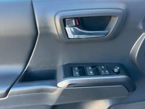 Used 2023 Toyota Tacoma TRD Sport w/ Black Out Package (TMS) image 11