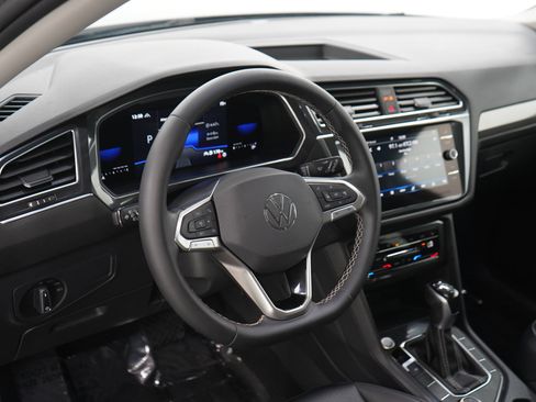 Used 2022 Volkswagen Tiguan SE AWD/4WD image 20