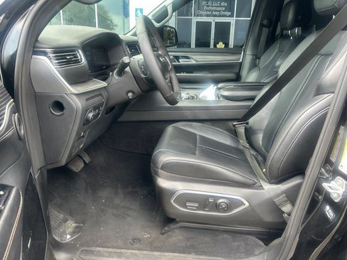 Used 2024 Jeep Wagoneer L Series III w/ Premium Group I AWD/4WD image 11
