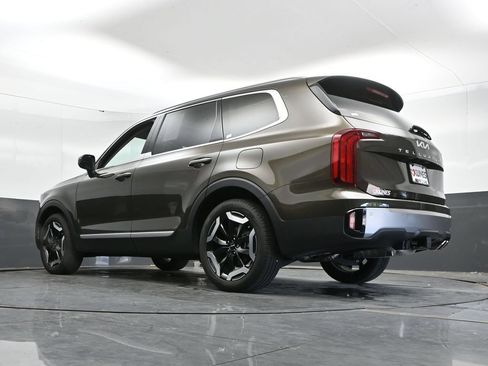 Used 2025 Kia Telluride S AWD/4WD image 46