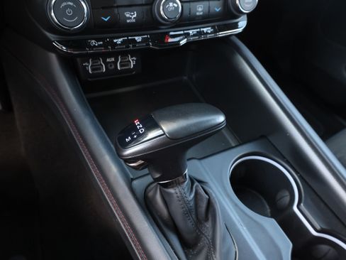Used 2025 Dodge Durango GT RWD image 11