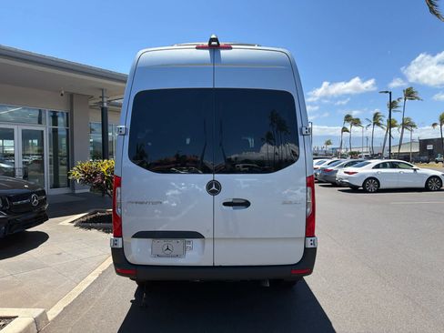 Used 2025 Mercedes-Benz Sprinter 2500 image 4