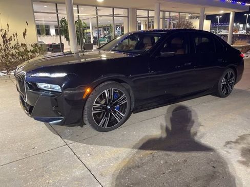 Used 2024 BMW 760i xDrive w/ Executive Package image 7
