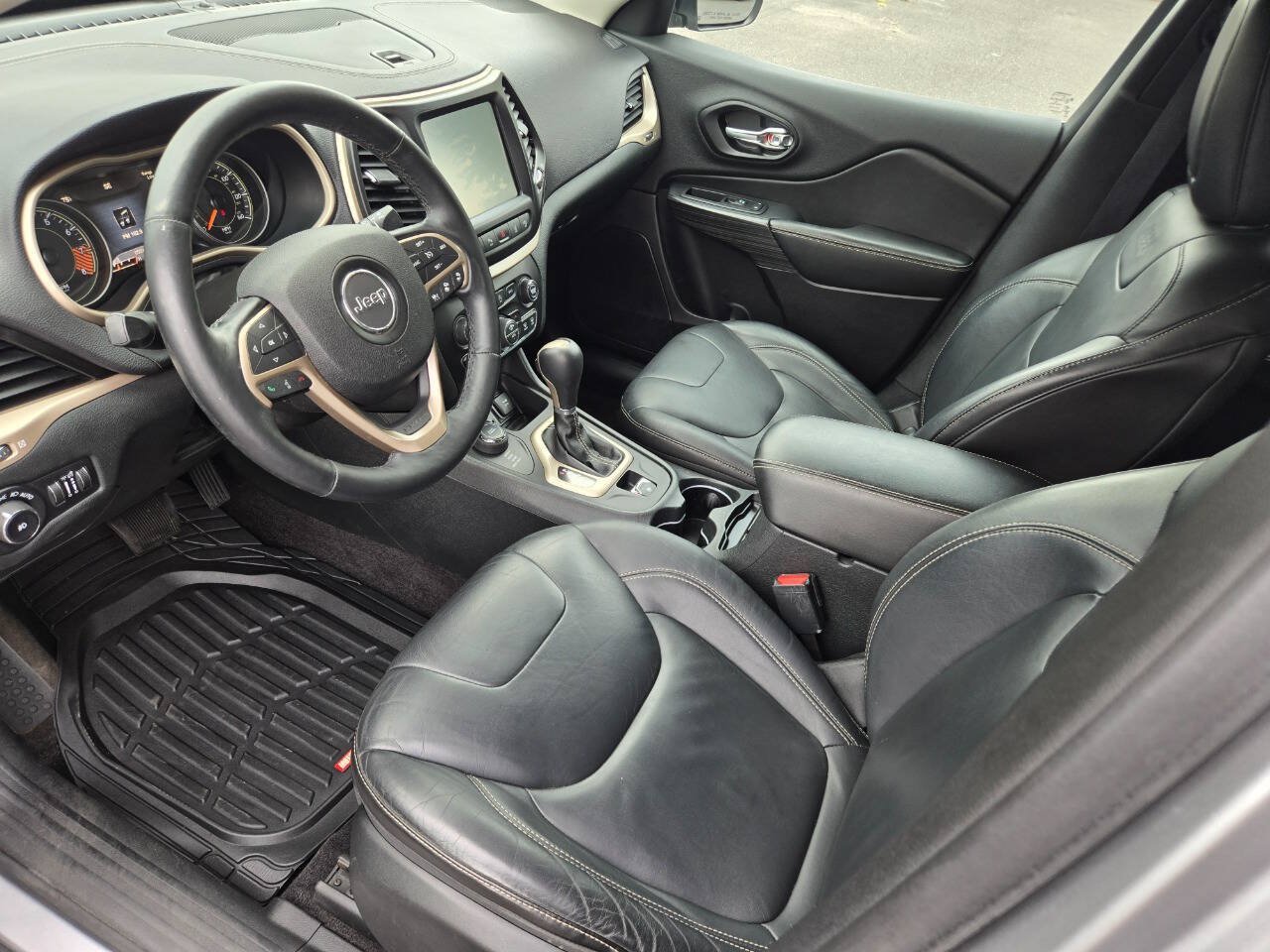 Used 2015 Jeep Cherokee Limited w/ Technology Group AWD/4WD image 15