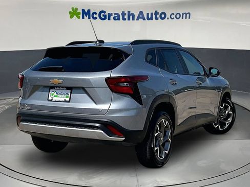 Used 2025 Chevrolet Trax LT w/ LT Convenience Package FWD image 7