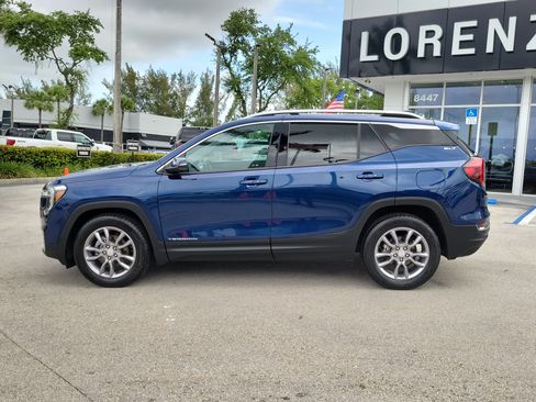 Used 2022 GMC Terrain SLT w/ Tech Package FWD image 8