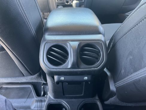Used 2021 Jeep Gladiator Sport AWD/4WD image 19
