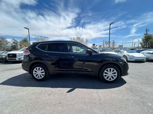 Used 2016 Nissan Rogue S image 4