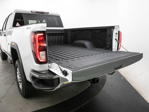 Used 2025 GMC Sierra 2500 Pro w/ Convenience Package AWD/4WD image 9