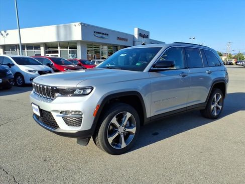 New 2025 Jeep Grand Cherokee Limited image 8