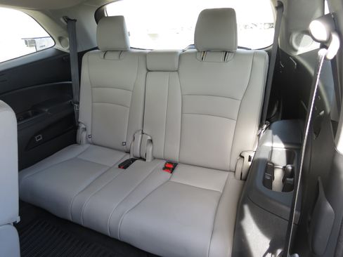 Used 2016 Honda Pilot Touring image 34