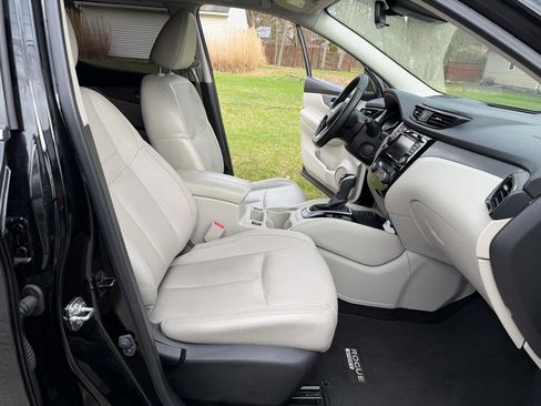 Used 2020 Nissan Rogue Sport SL FWD image 32