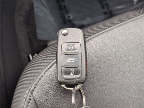 Used 2018 Volkswagen Beetle 2.0T S FWD image 26