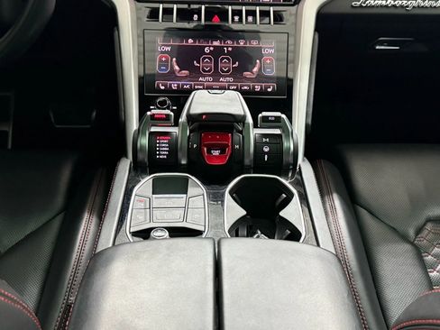 Used 2021 Lamborghini Urus image 44