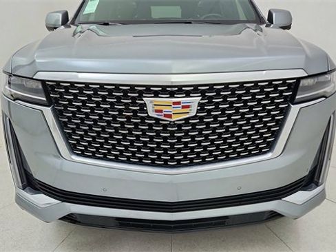 Used 2023 Cadillac Escalade Premium Luxury w/ Performance Package image 8