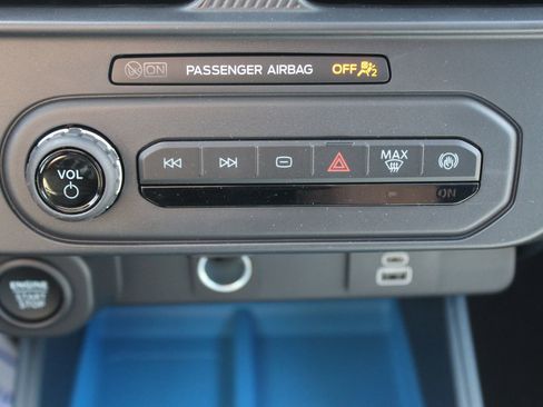 New 2025 Ford Maverick XLT w/ XLT Luxury Package FWD image 38