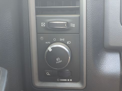 Used 2017 RAM 1500 Express AWD/4WD image 16
