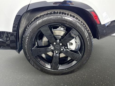 Used 2026 Land Rover Defender 110 X-Dynamic SE AWD/4WD image 33