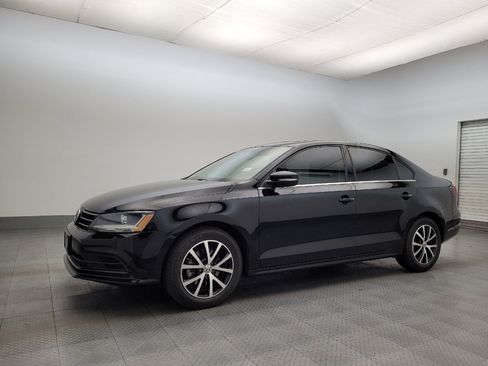 Used 2017 Volkswagen Jetta SE image 2