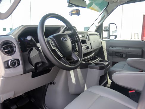 Used 2024 Ford E-450 and Econoline 450 Super Duty w/ Driver's Safety Package RWD image 15