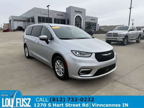 Used 2023 Chrysler Pacifica Touring-L image 1