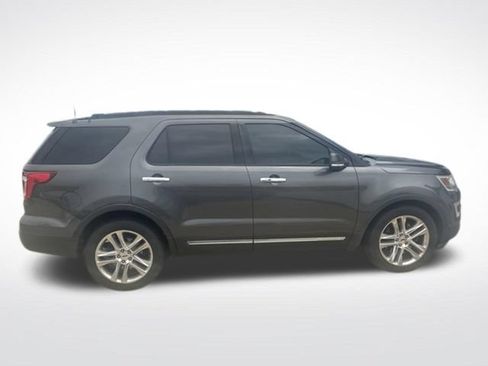 Used 2017 Ford Explorer Limited w/ Equipment Group 301A FWD image 6