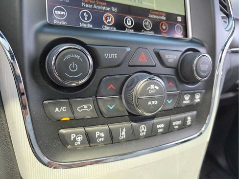 Used 2018 Jeep Grand Cherokee Limited RWD image 22