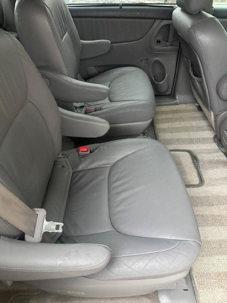 Used 2008 Toyota Sienna XLE FWD image 30
