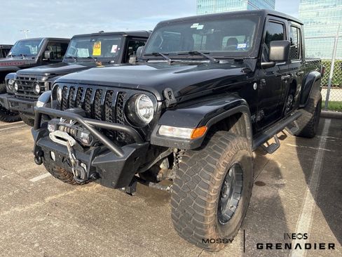Used 2021 Jeep Gladiator Sport AWD/4WD image 2