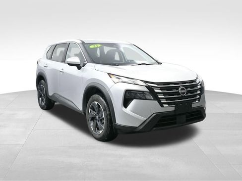 Used 2024 Nissan Rogue SV AWD/4WD image 4