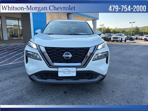 Used 2023 Nissan Rogue SV FWD image 2