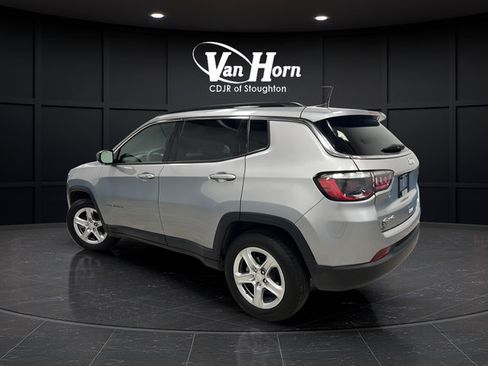 Used 2023 Jeep Compass Latitude AWD/4WD image 5