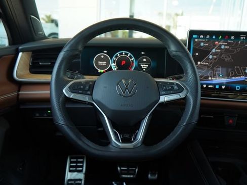 Used 2025 Volkswagen Tiguan SEL R-Line AWD/4WD image 17
