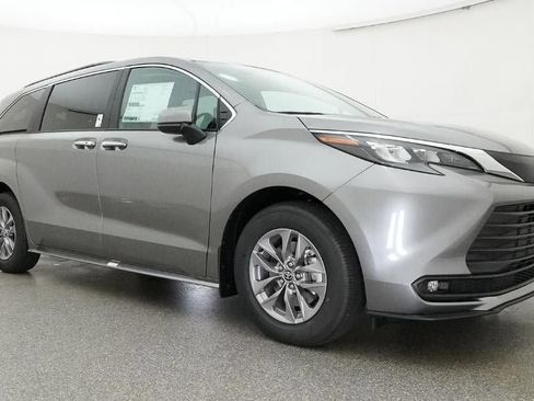 New 2026 Toyota Sienna XLE image 29