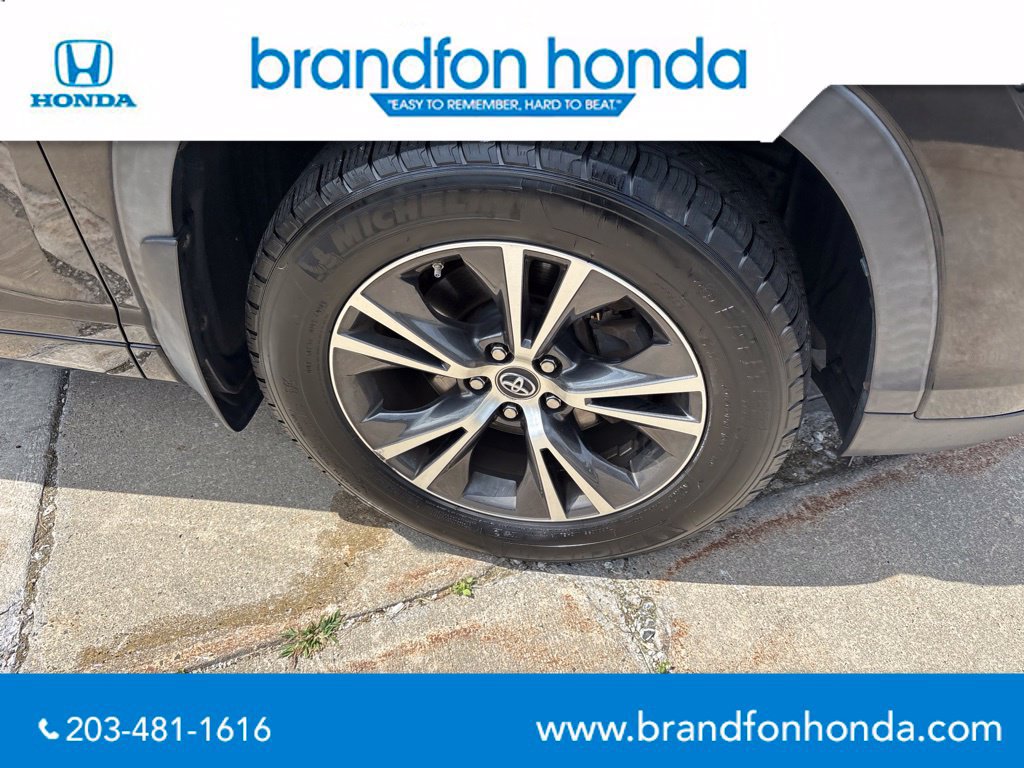 Used 2017 Toyota Highlander Plus AWD/4WD image 33